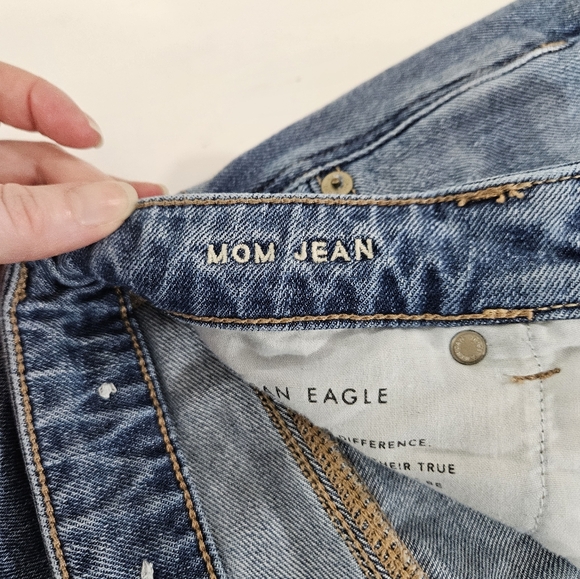 American Eagle Outfitters Distressed Mom Jean Womens Size 4 - Picture 12 of 16
